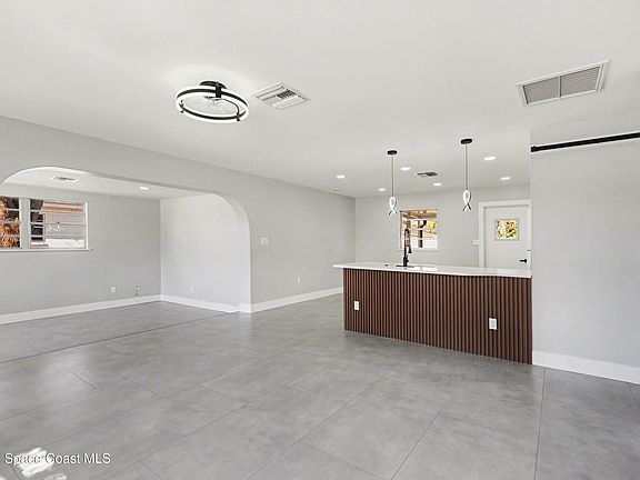 4th image of 2536 Post Rd