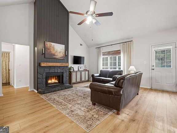 3rd image of 1320 Paddocks Way