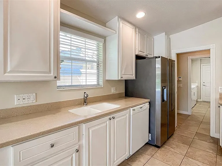 11830 Delfina Ln — Photo 6