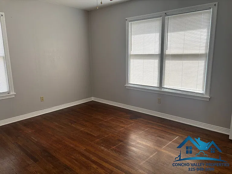 2406 Raney St — Photo 5