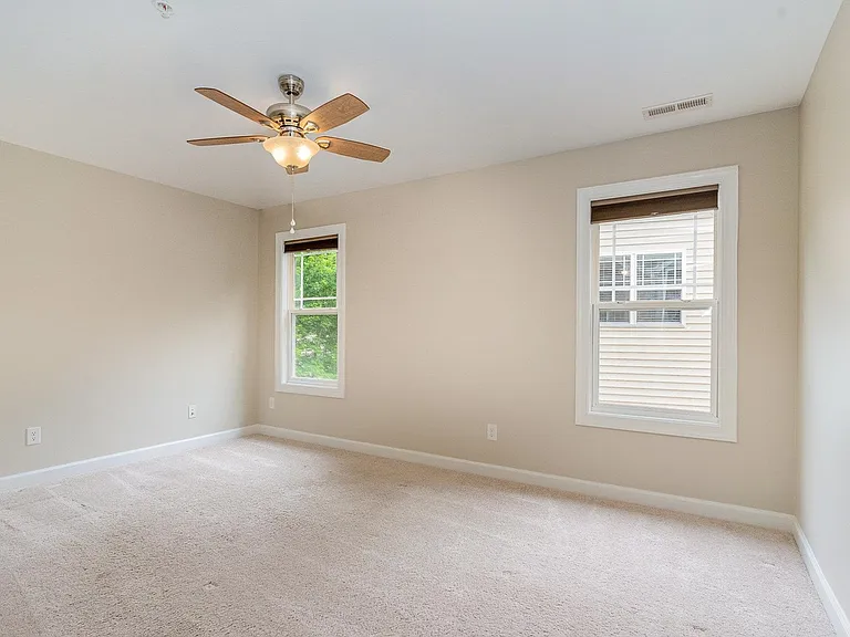 114 Primrose Ln — Photo 22