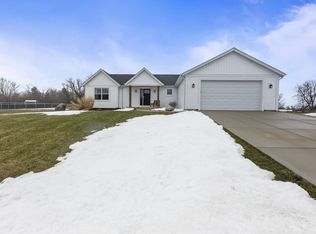 N3927 Prairie Ridge Ln, Helenville, WI 53137