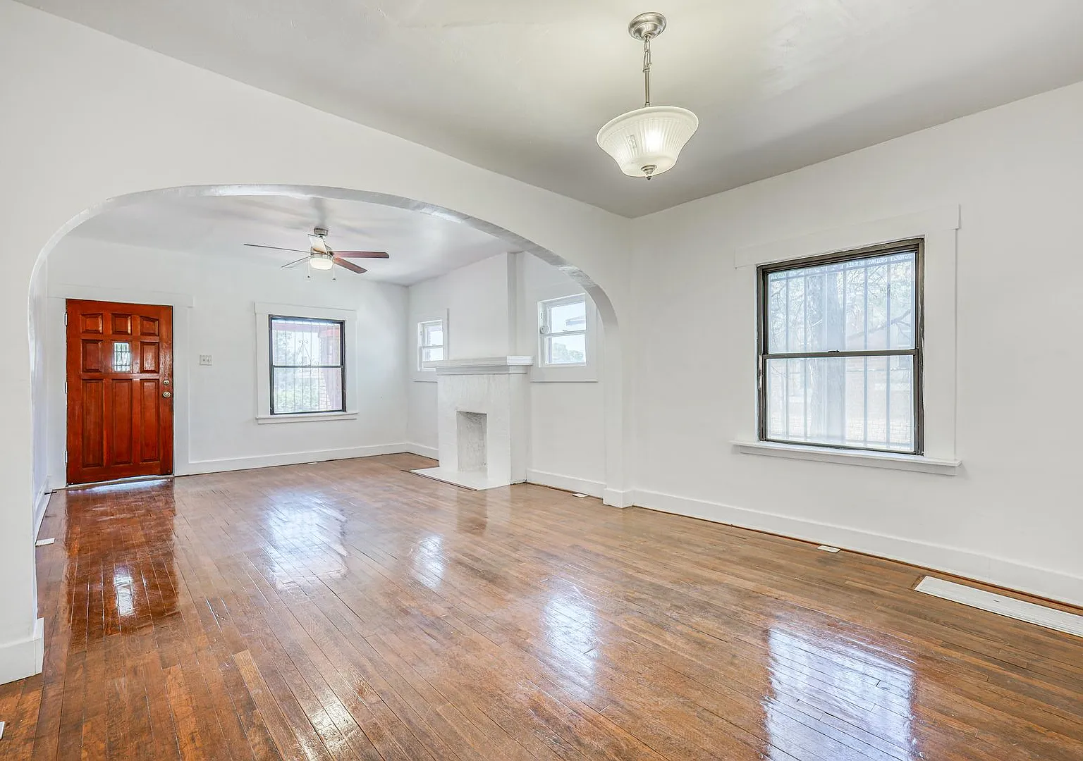 Beautiful completely remodeled 2 bedrooms, 1 bathroom, plus a versatile office, study, or small t... — Photo 2