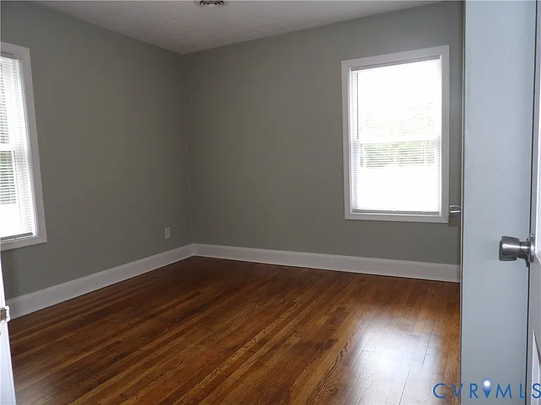 1000 E Washington St — Photo 18