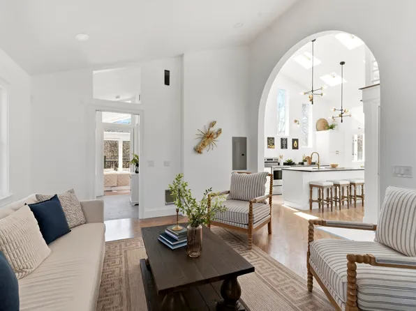 86 Harry Kemp Way #B, Provincetown, MA 02657