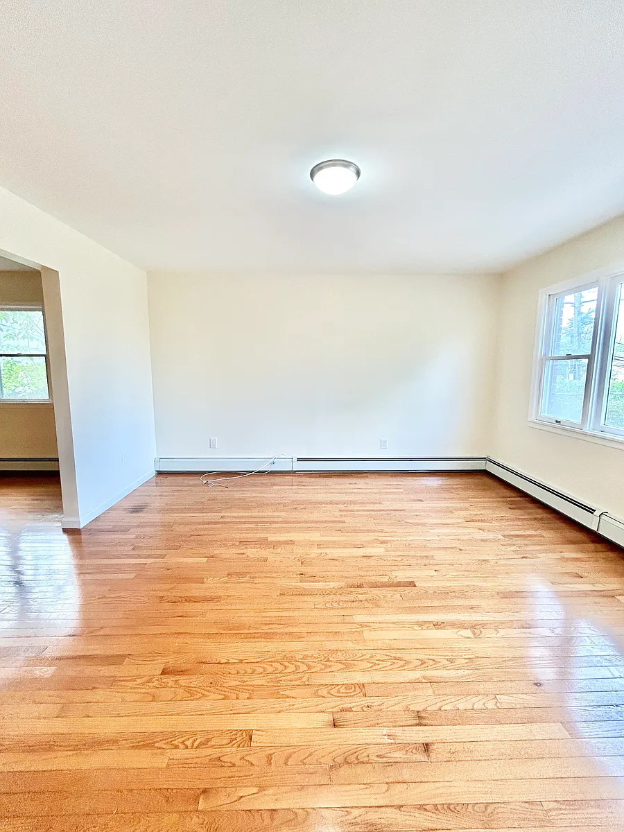 Building Photo - 164 Rossiter Ave #1