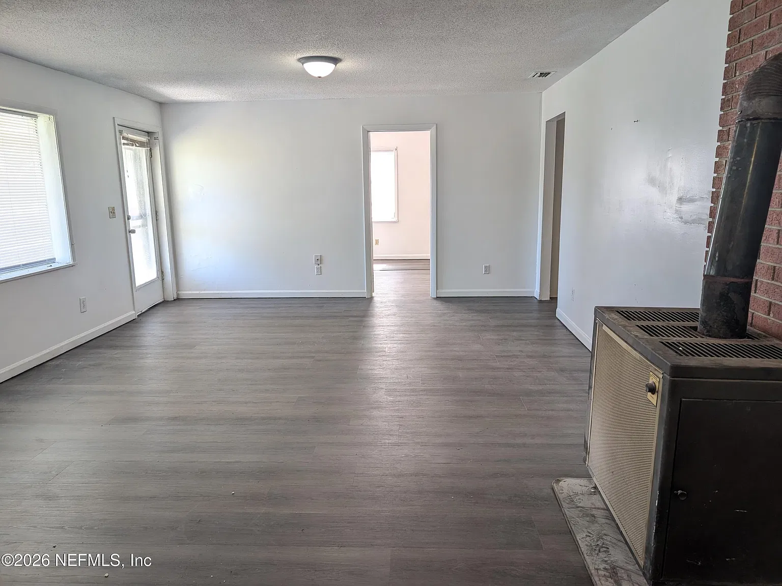 3 bed, 2.0 bath, 1597 sqft, $1,800 — Photo 4