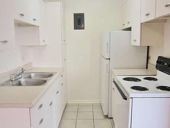 3rd image of 1135 Grant St APT 103