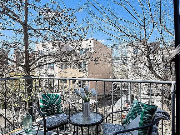 5th image of 119 Pulaski St #2