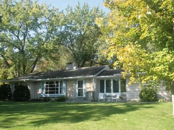 3200 Chase Dr, Minnetonka, MN 55305