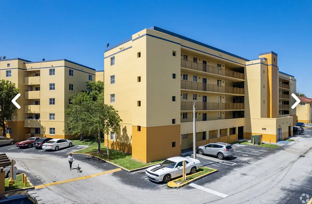 2 bed, 912 sqft, $2,450 — Photo 1