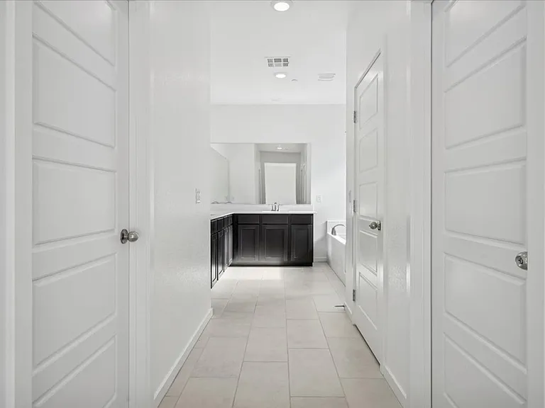 311 Mount Tyndall St — Photo 50