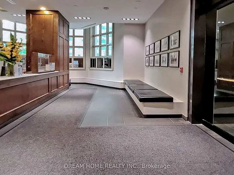 426 University Ave #Penthouse 310 — Photo 17
