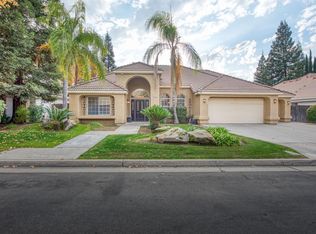 976 E Windsor Cir, Fresno, CA 93720