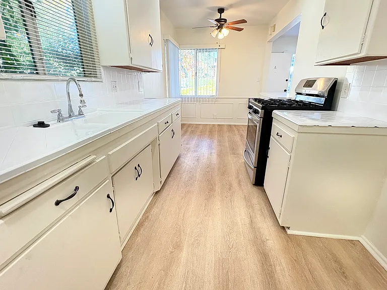 1800 Calafia St #A — Photo 9