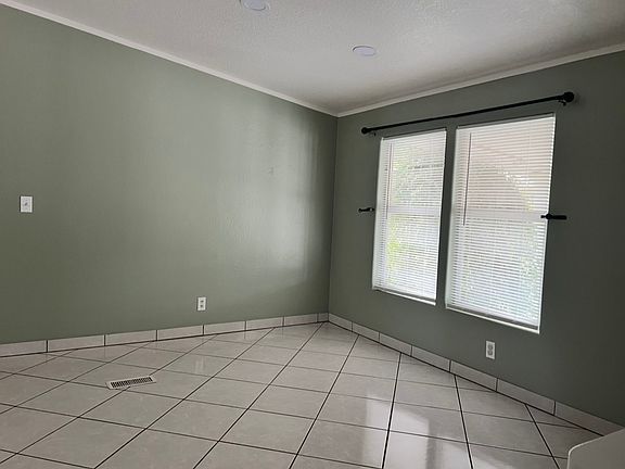 5th image of 2510 S Hecla St