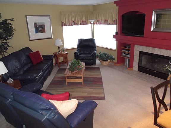3rd image of 605 S Haverhill Ln