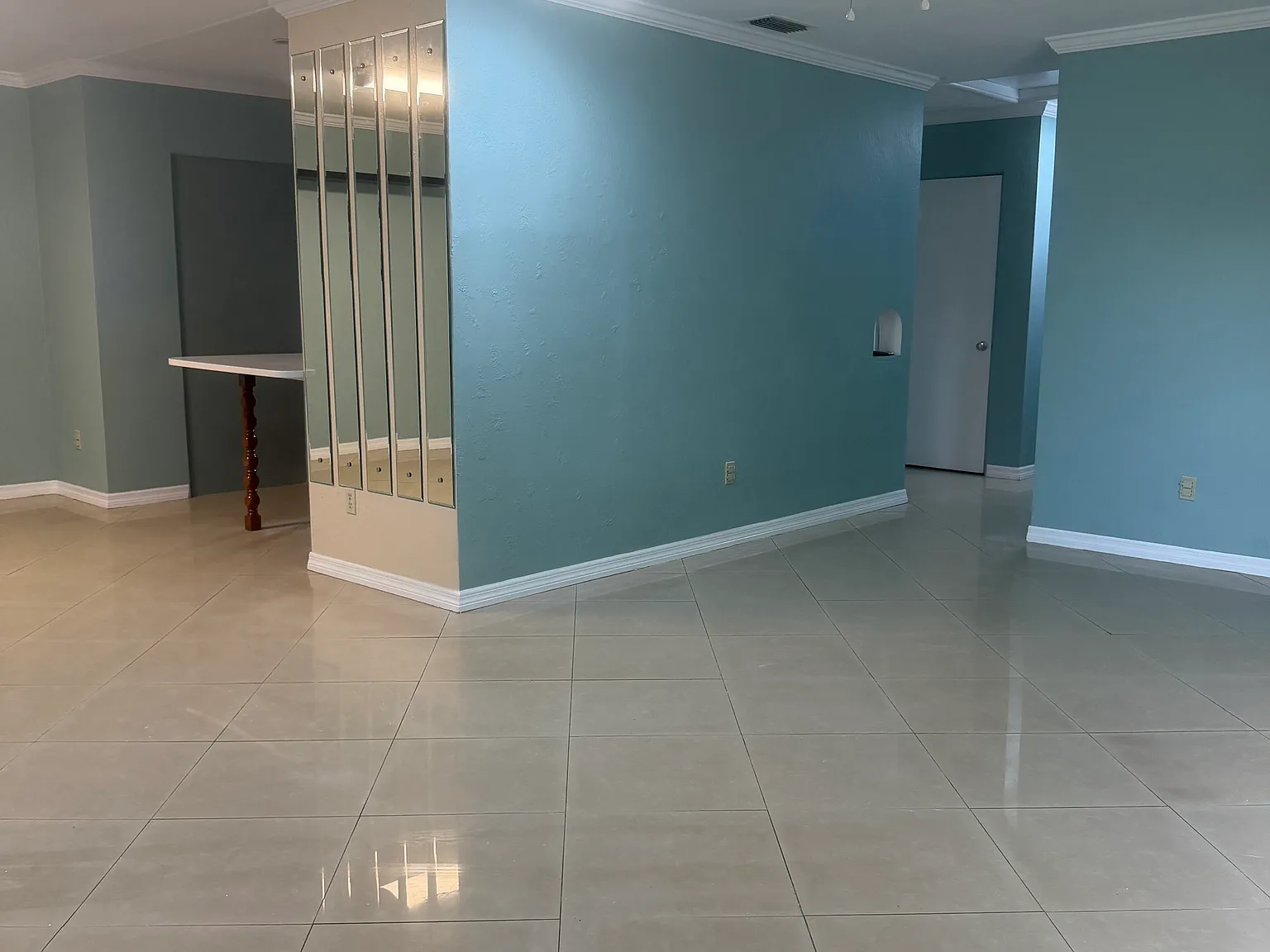 3 bed, 1300 sqft, $2,000 — Photo 2