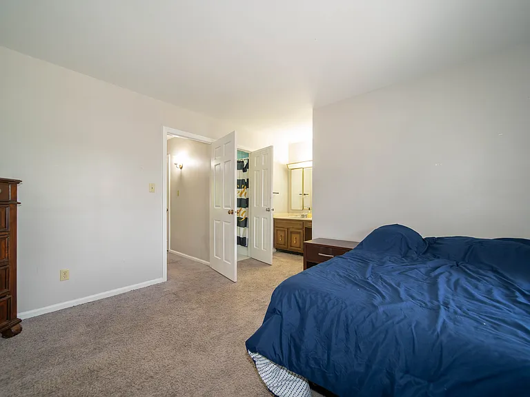 2257 Rome Dr — Photo 8