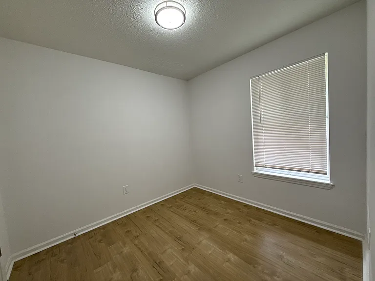 1723 W Kentucky St — Photo 12
