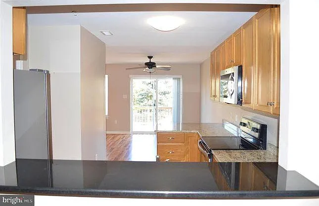 327 S Adams St — Photo 8