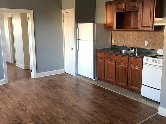 4th image of 5700 Florence Ave #2