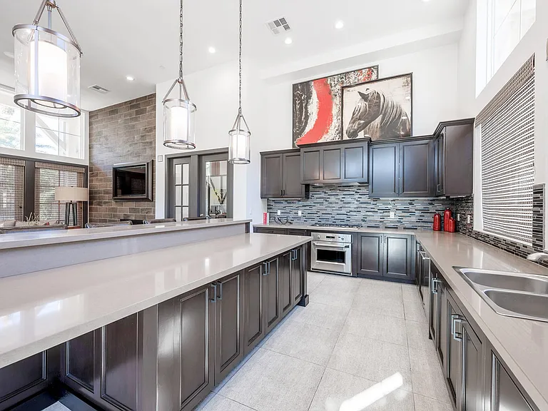 Sendero Gateway Apartment Homes — Photo 8