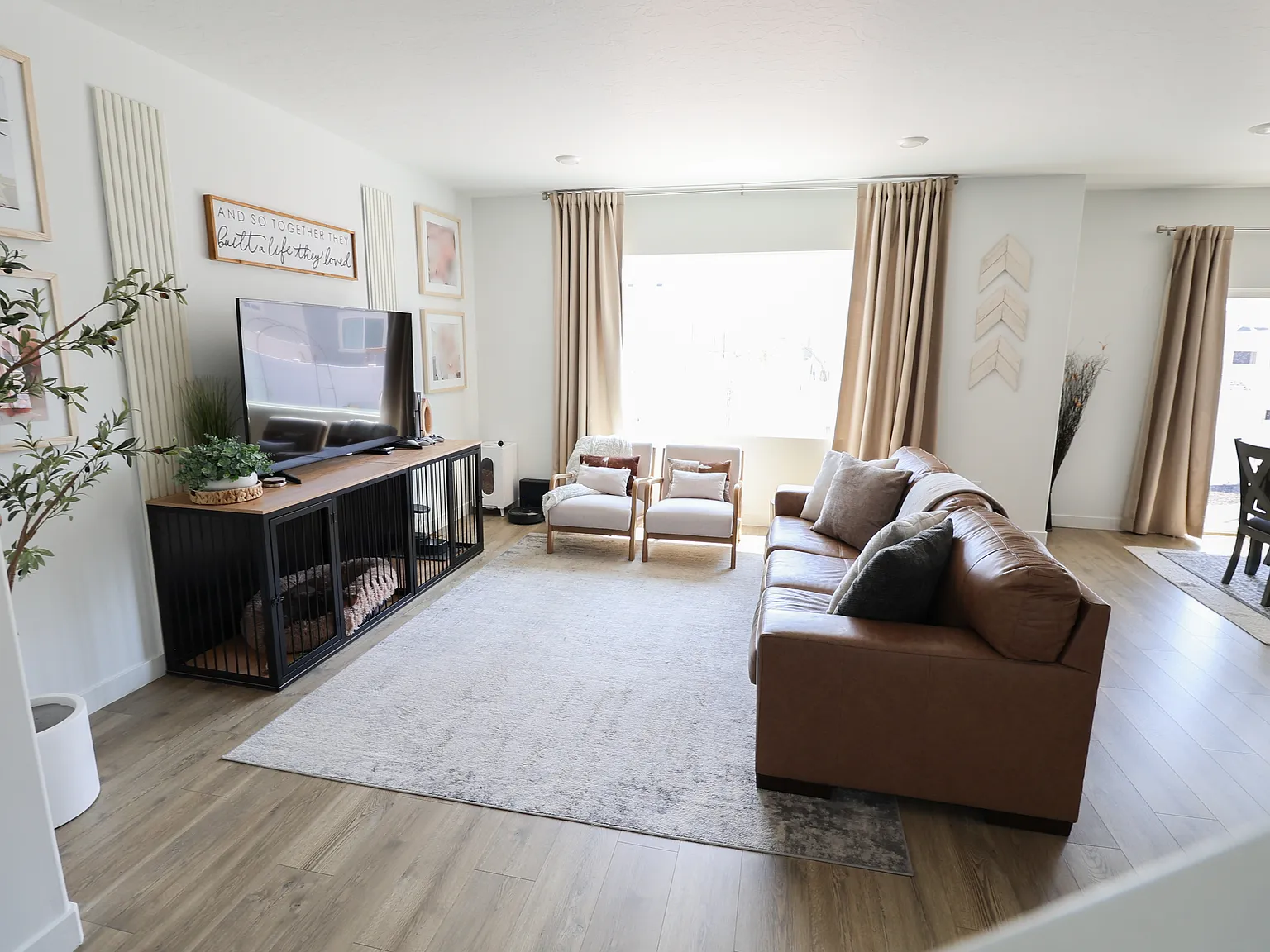 3 bed, 2.5 bath, 2400 sqft, $2,700 — Photo 2