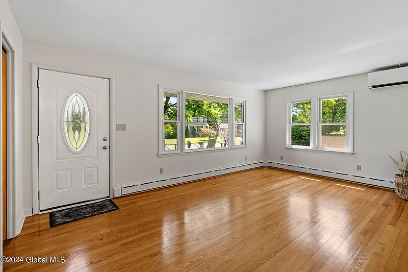 3rd image of 6 Hoefer Street
