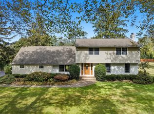 9 Snowball Dr, Cold Spring Harbor, NY 11724