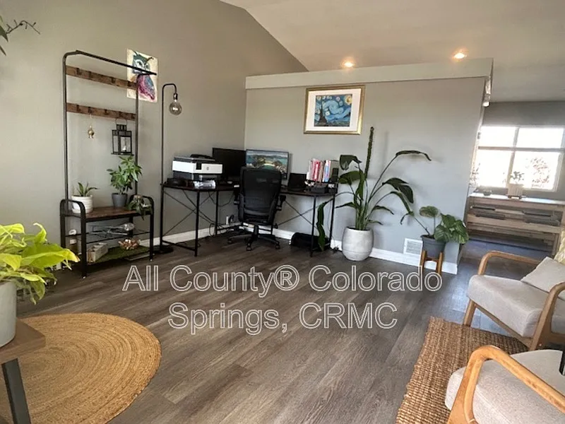 3 bed, 4.0 bath, 1750 sqft, $2,800 — Photo 3
