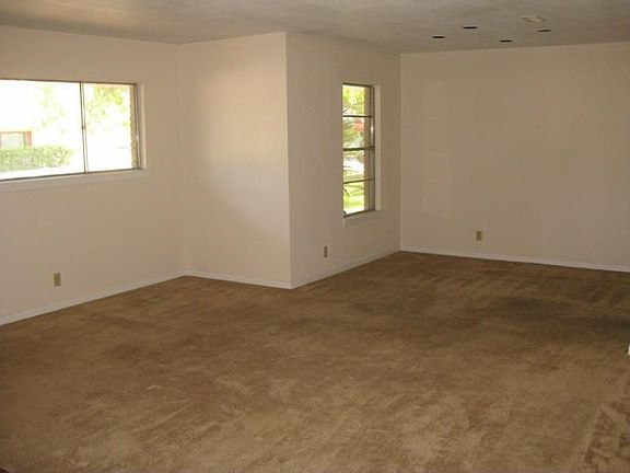 3rd image of 930 Coral Pl
