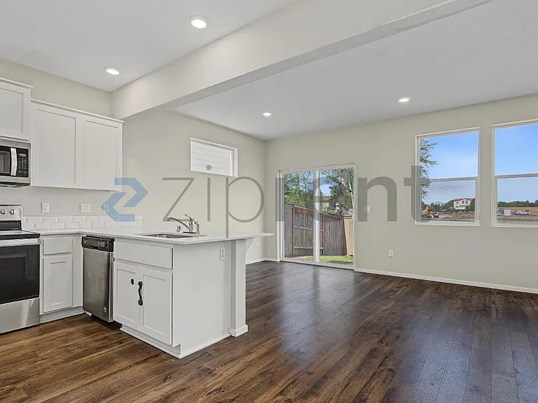 1404 SW 5th St — Photo 7