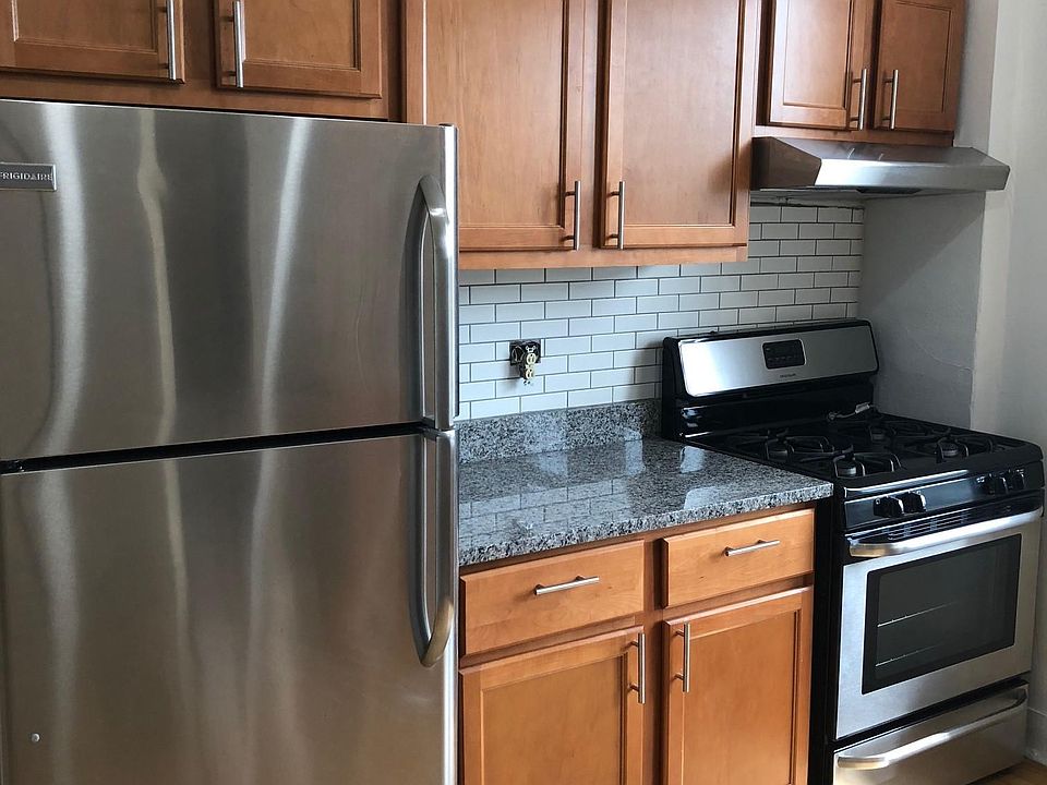1st image of 1935 W Cortland St #3F