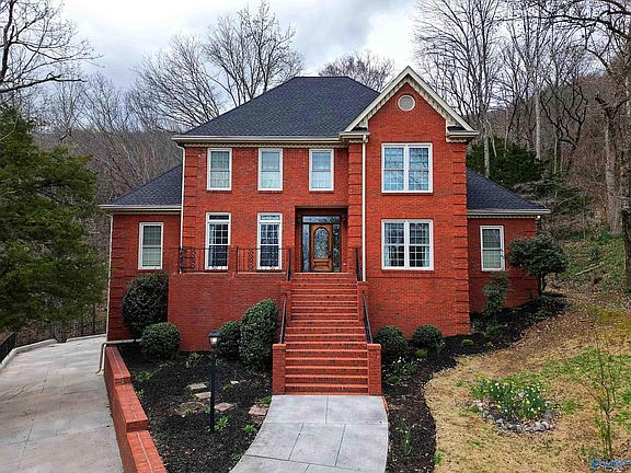 2nd image of 1319 Chesterfield Rd SE