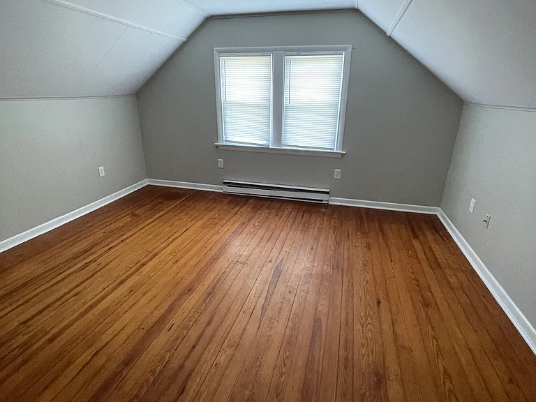 122 Marshall St — Photo 10