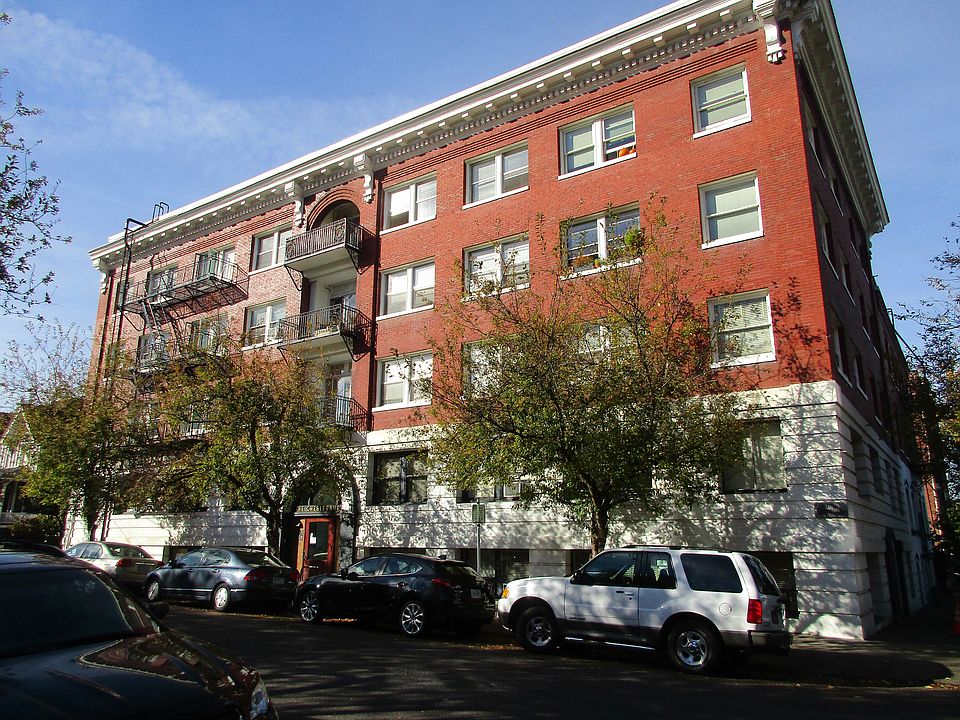 Classic NW Portland Apartment