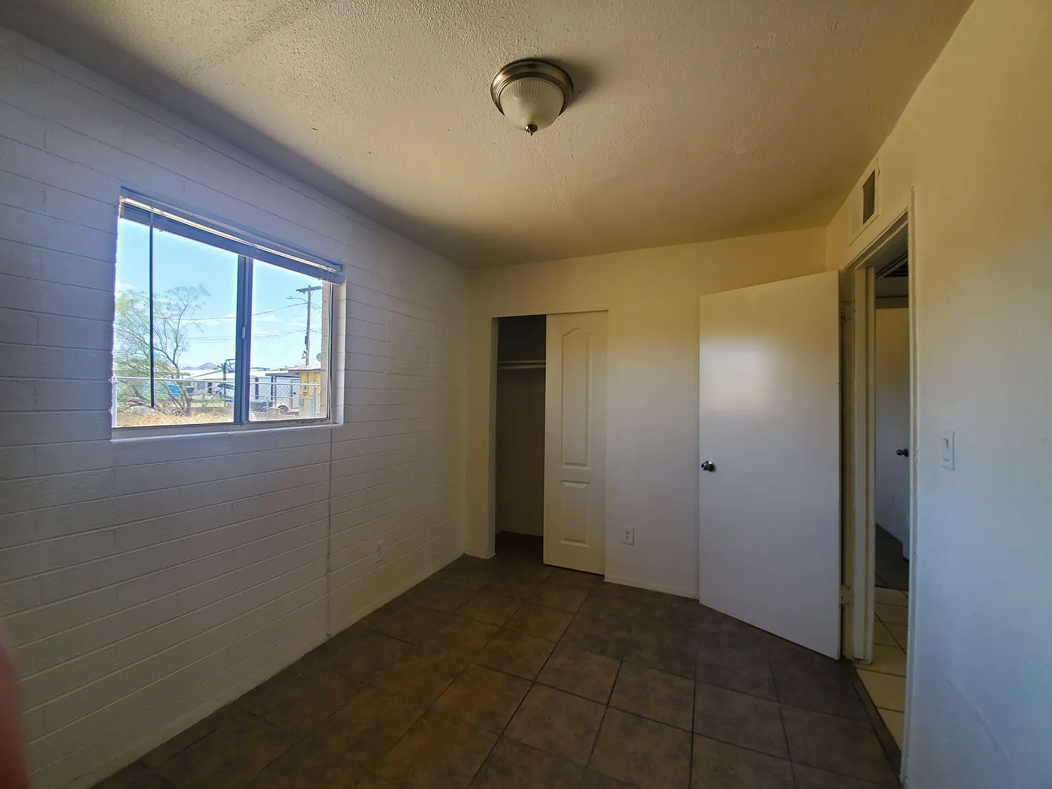 Cozy 2 Bedroom — Photo 3