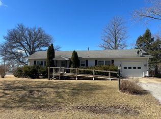 401 Oak Dr, Roberts, IL 60962