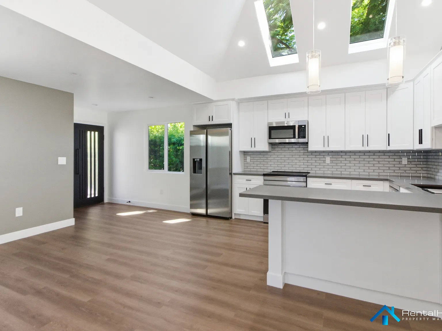 2 bed, 800 sqft, $3,745 — Photo 3