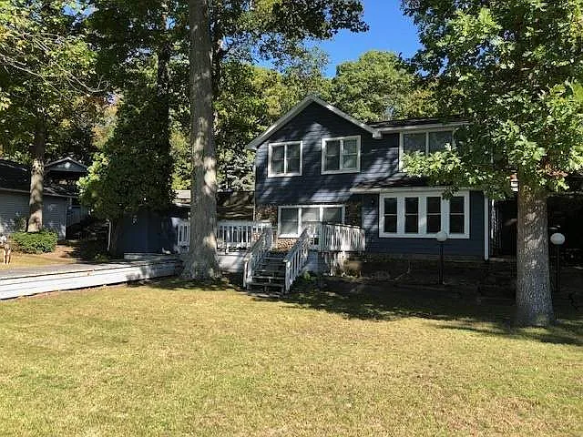 780 Lakeside Dr photo 1