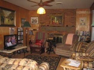 909 Wheelock St, Hearne, TX 77859