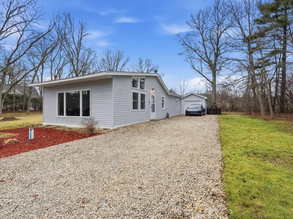 528 Charlotte Ave, Crystal Lake, IL 60014