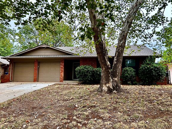 2nd image of 605 Hawthorne Pl