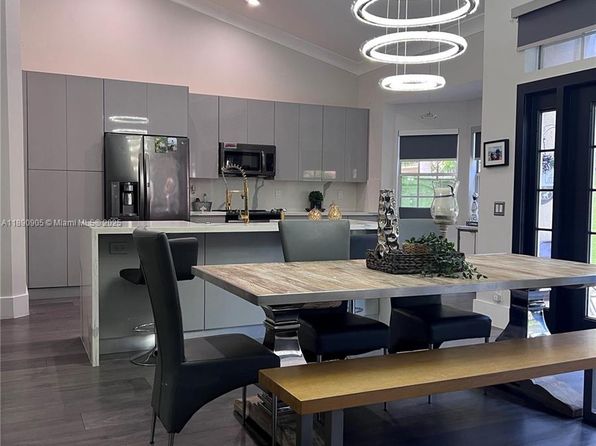 1371 Bayview Cir #1371