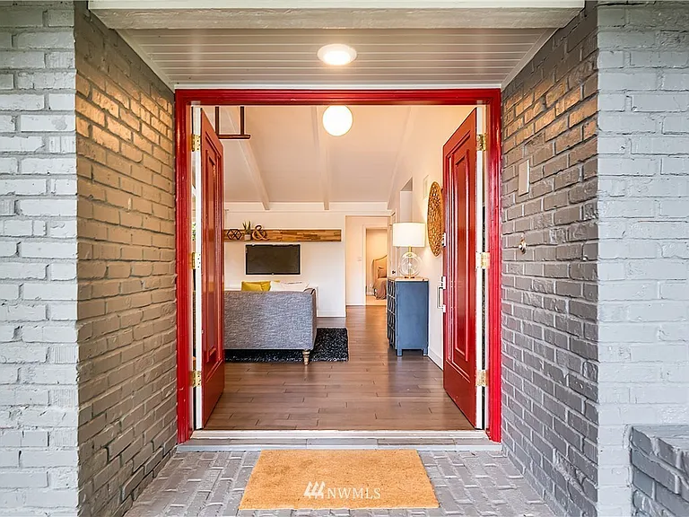 612 155th Pl NE — Photo 1