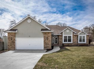 130 Dunwoody Dr, Glen Carbon, IL 62034