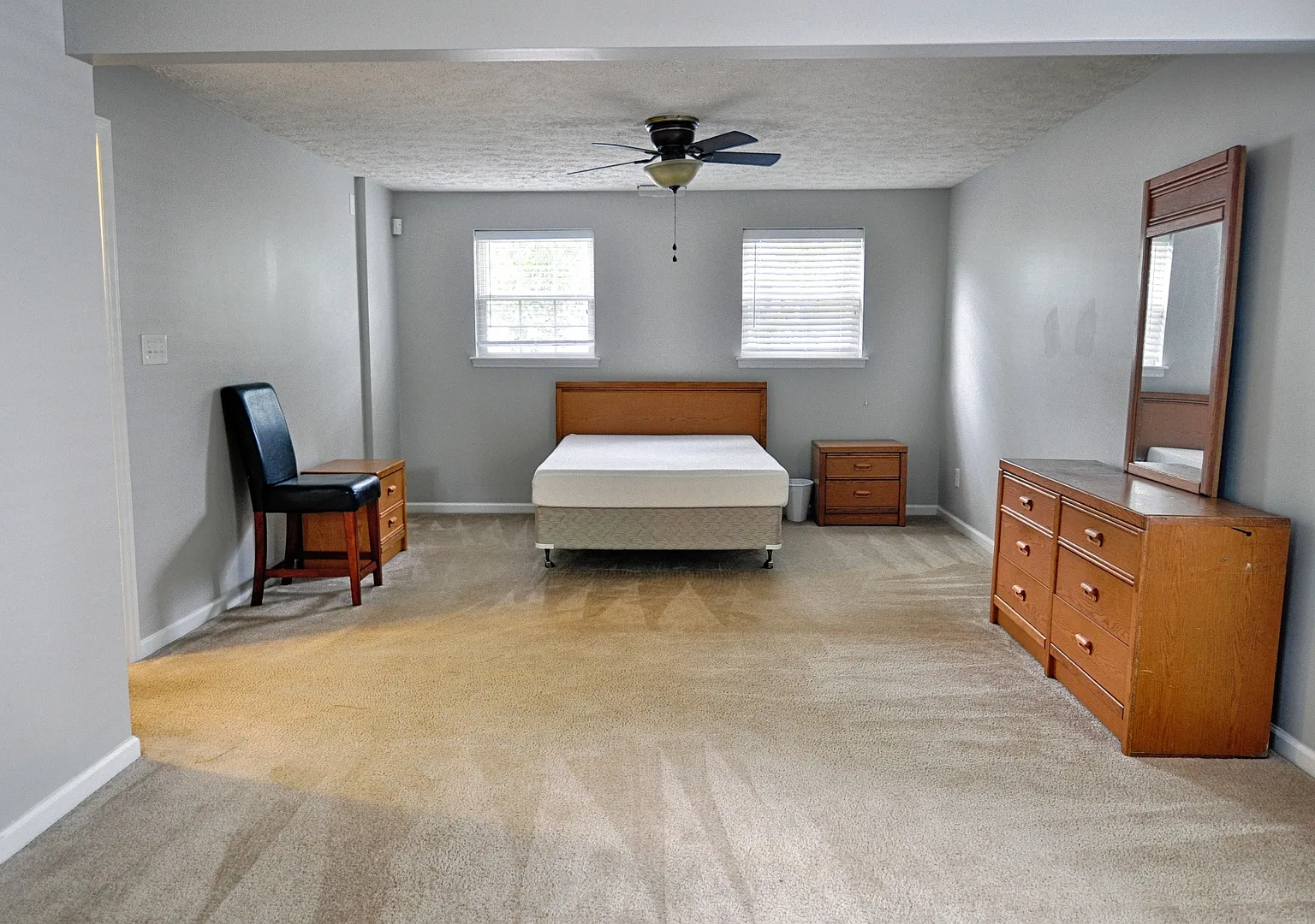 Amazing 4 bed/2 bath split level home conveniently located near RTP with fenced yard! — Photo 4