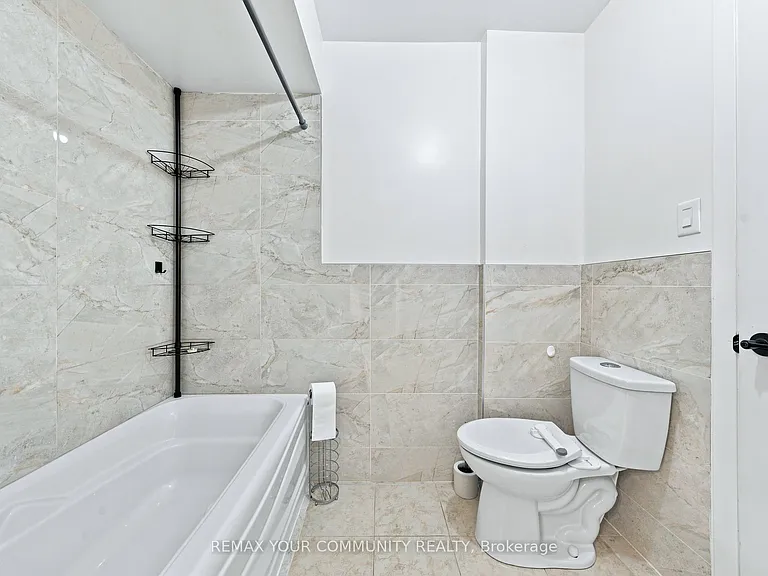 36 Roseville Dr #UPPER — Photo 24