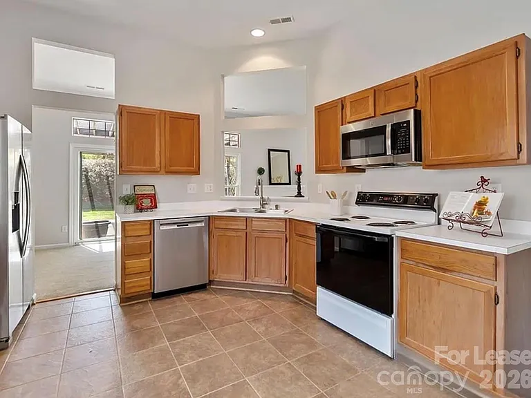12100 Landing Green Dr — Photo 4